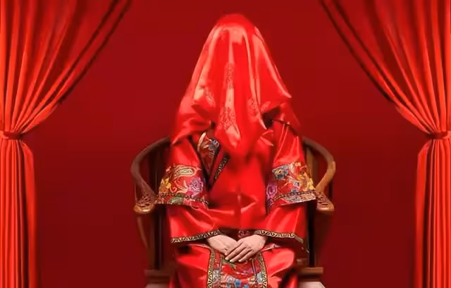 男子接親被女方親戚惹怒,新娘找來舅舅幫忙:元旦輪到你家辦喜事