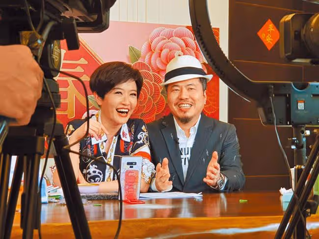 50歲女星回台探親,自曝在內地直播實現財富自由,月營收超4600萬
