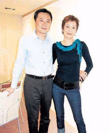余安安,23歲的她與發哥閃婚閃離,顏值高過發嫂為何卻被周母嫌棄
