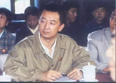 7年前，那個因「夜宿門」身敗名裂的黃海波，如今過得怎麼樣了？