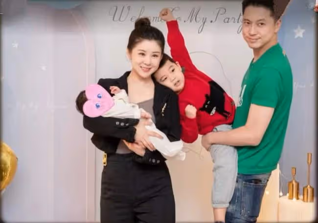 李小萌為小兒子慶滿月,身材恢復像往常,王雷抱兒子動作搞怪超甜