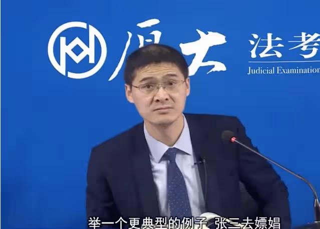 「法外狂徒」羅翔：從頂流教授到被逼退網，他到底做錯了什麼？