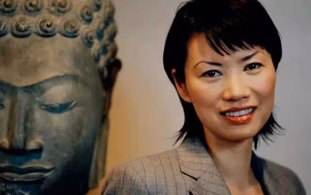 用13年從普通徐州女孩到世界頂級闊太,離婚獲得268億,她是傳奇