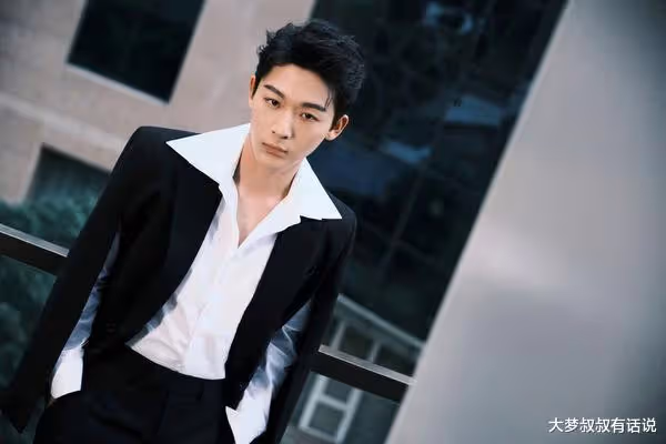 糗歪！站姐拍上班路「集體認錯人」李汶翰看粉絲PO照反問：這誰