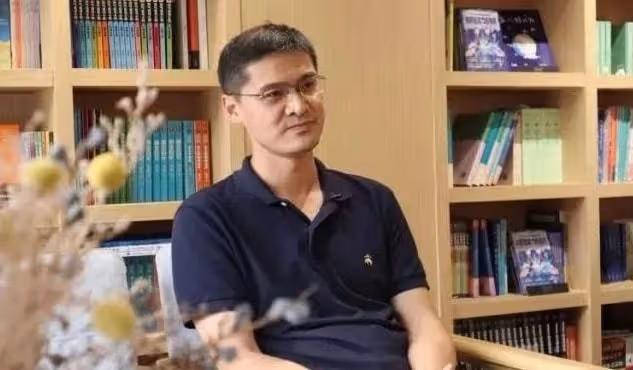 「法外狂徒」羅翔：從頂流教授到被逼退網，他到底做錯了什麼？
