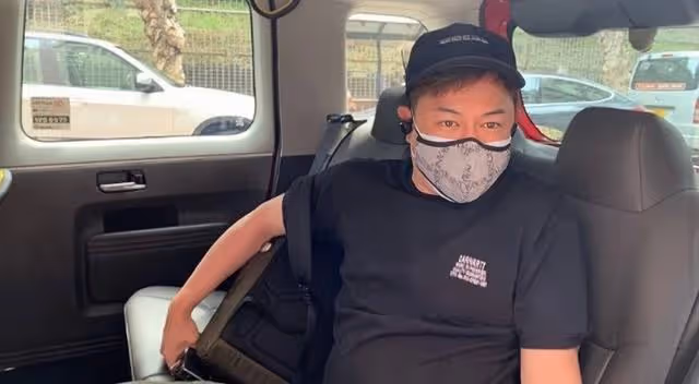 做潛水教練導致學員溺亡!TVB前男星罕見露面,穿彩色襯衫顯油膩