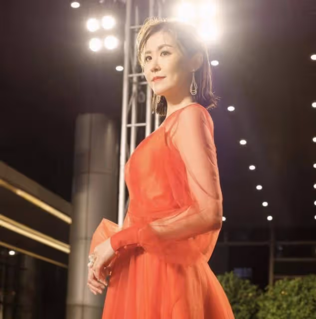 終於破案!TVB女星承認頒獎典禮大喊爸爸,不畏雪藏高情商回應