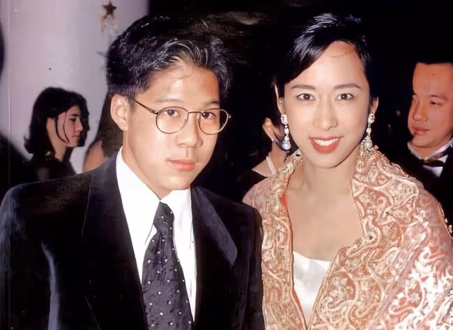 霍啟剛參加大型派對,現場有2人初步確診,過百名賓客需送檢隔離