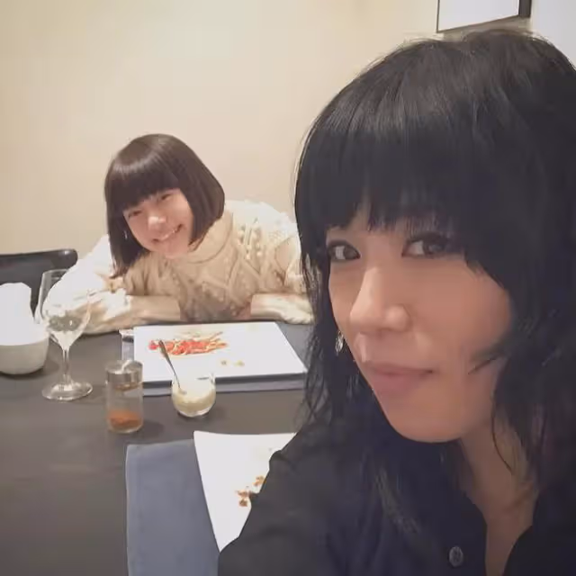 她除了演技好,原來也是星二代