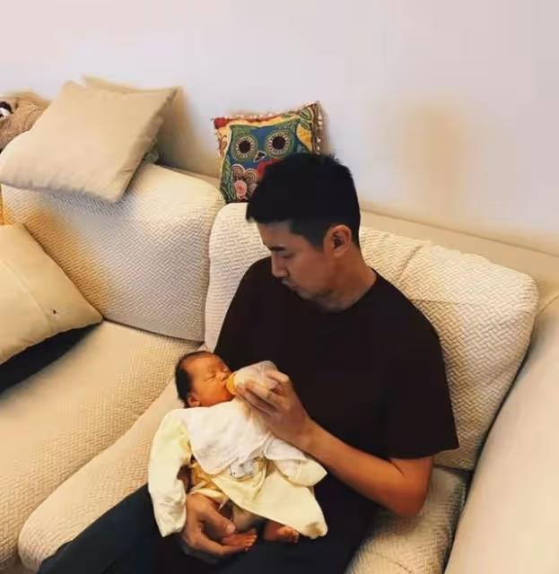 爸爸不易做!TVB人氣小生負責女兒夜間喂奶員,不夠睡稱過程辛苦