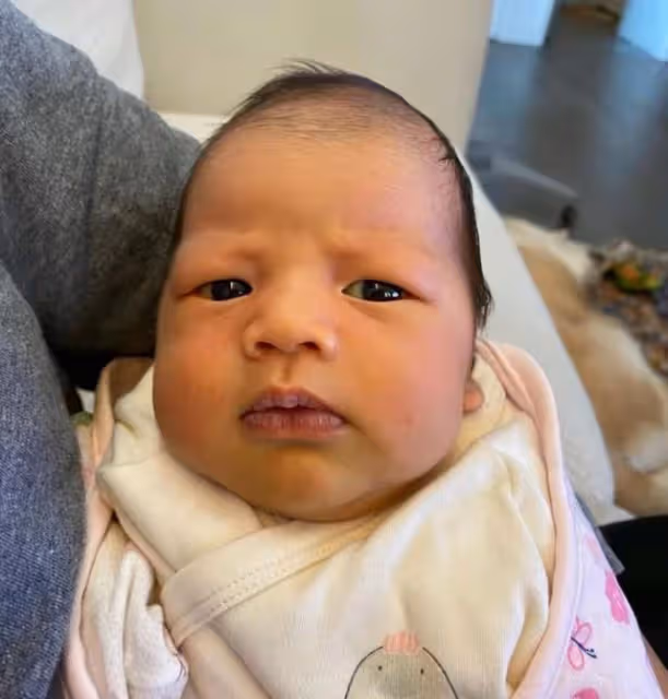 爸爸不易做!TVB人氣小生負責女兒夜間喂奶員,不夠睡稱過程辛苦