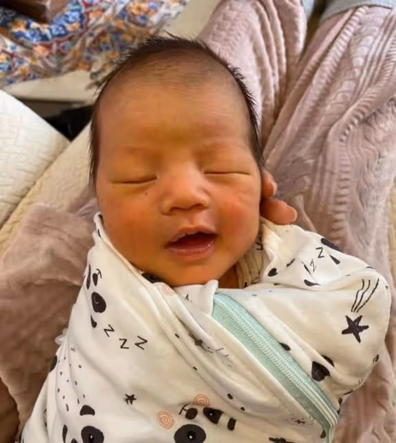 爸爸不易做!TVB人氣小生負責女兒夜間喂奶員,不夠睡稱過程辛苦
