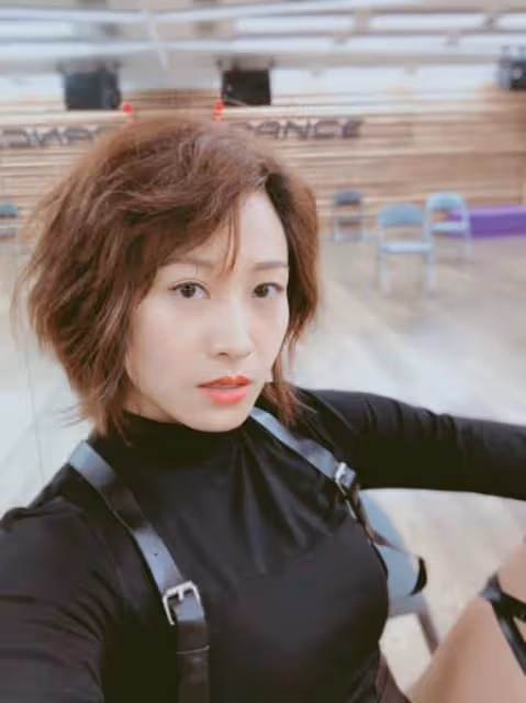 42歲女星怒批TVB!稱其不差錢卻苛待員工,曾因被減薪哭成淚人