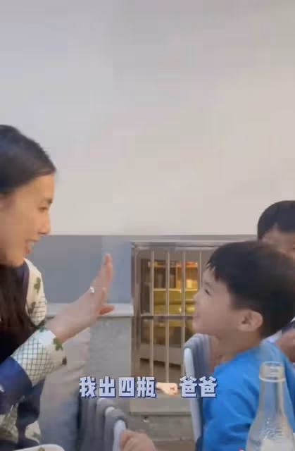 楊子曬全家互動畫面，夫妻倆逗小兒子太溫馨，安迪被無視惹人心疼