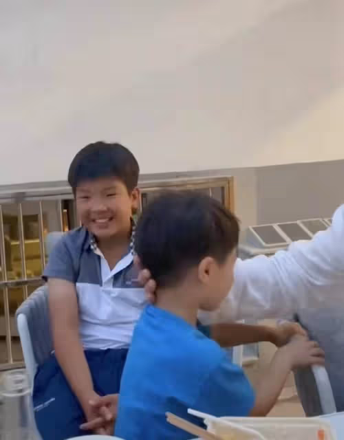 楊子曬全家互動畫面，夫妻倆逗小兒子太溫馨，安迪被無視惹人心疼