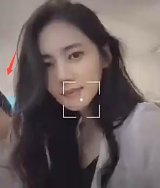 秋瓷炫發布變臉視頻,和於曉光隔空秀恩愛,離婚謠言不攻自破