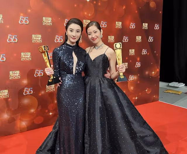 林夏薇奪TVB視後遭網暴,拉黑多名網友,曬與鍾嘉欣合照再引爭議