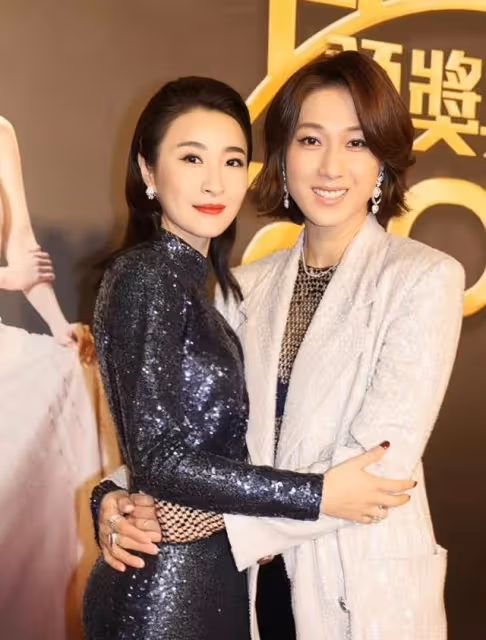 林夏薇奪TVB視後遭網暴,拉黑多名網友,曬與鍾嘉欣合照再引爭議