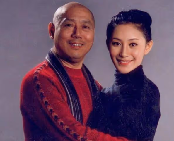 把髮妻兒子趕出家門娶小18歲嬌妻,婚後對方不生孩子還把他甩了