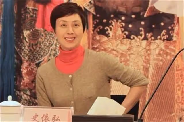 把髮妻兒子趕出家門娶小18歲嬌妻,婚後對方不生孩子還把他甩了