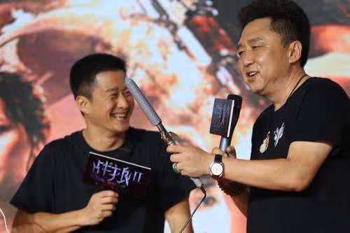 吳京投資1.5億籌拍《戰狼2》,打電話給於謙說:「老哥,我出80萬片酬,你來演一角色?」結果于謙果斷拒絕了