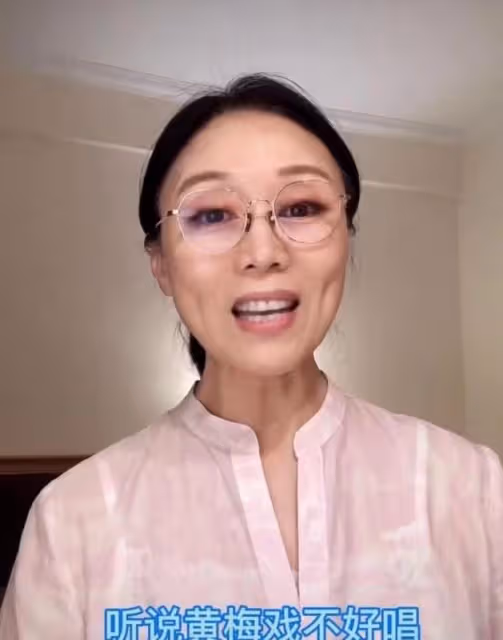 小潘潘名聲"落水"記：從一夜爆紅到被全網群嘲，她到底做錯了什麼