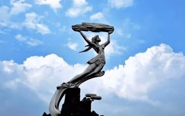 李莉:主席的後人中相貌出眾,大氣明艷,幼年落殘疾,後成藝術家