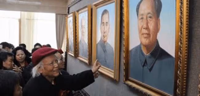 李莉:主席的後人中相貌出眾,大氣明艷,幼年落殘疾,後成藝術家