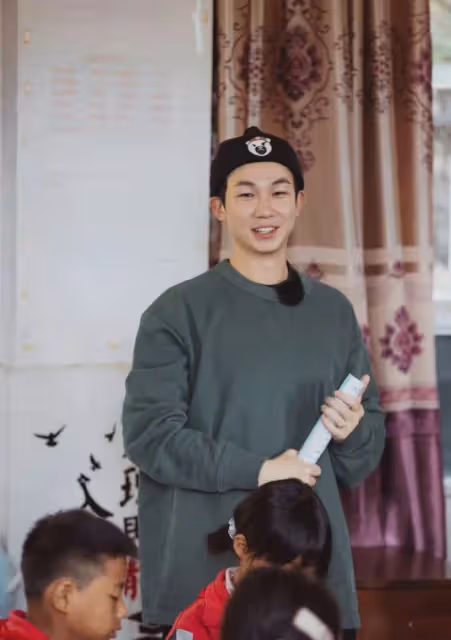 28歲快男白舉綱自曝已婚!坦言婚姻穩定幸福,早已戴戒指感情甜蜜