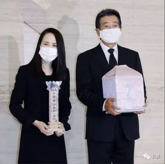 我的天,她居然真是被渣男逼死的。