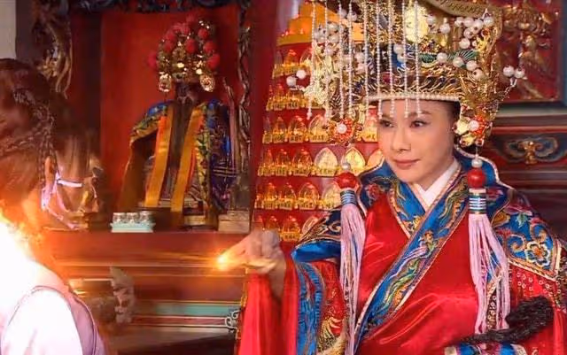 台女星與富豪離婚背巨債,為賺錢養2娃,稱內地有疫情也要忍痛來