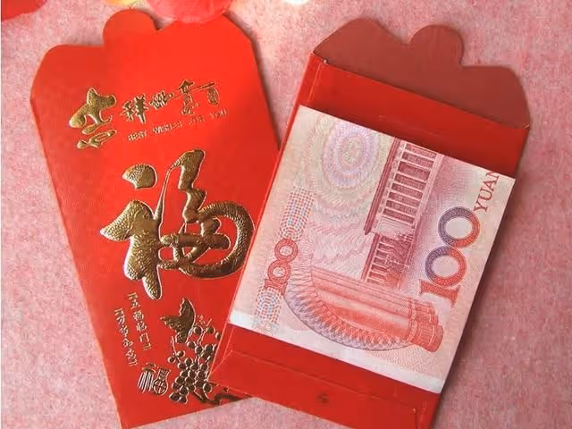 侄子過生日我給五百,當天去酒店吃飯,弟媳藉口沒帶錢讓我買單