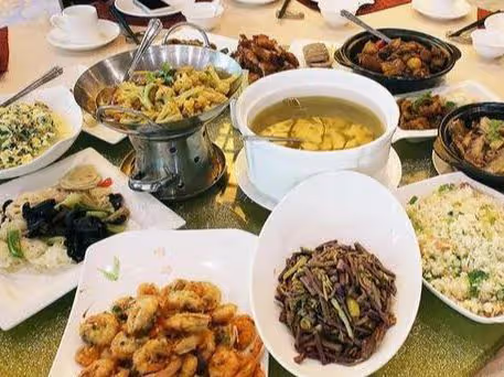 侄子過生日我給五百,當天去酒店吃飯,弟媳藉口沒帶錢讓我買單