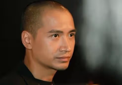 46歲的何晟銘，走到今天該怪誰呢？成於於正敗於自己