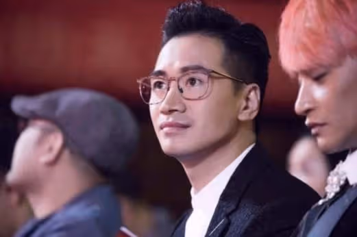 46歲的何晟銘，走到今天該怪誰呢？成於於正敗於自己