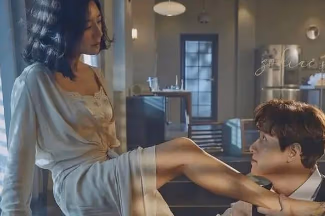 「好累,讓哥哥再睡會」,喝斷片了,醒來身邊睡個男人