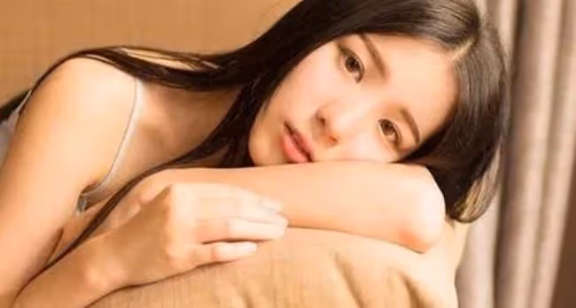 看著他脖子上的吻痕,我承認他是令我最著迷的男人