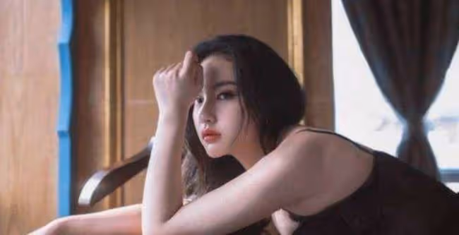 訂婚宴,妹妹和我老公在沙發上苟且,被發現時衣衫不整小臉通紅