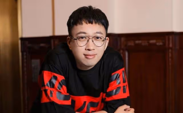 46歲的何晟銘，走到今天該怪誰呢？成於於正敗於自己