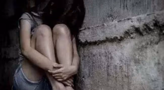 18歲那年,我被一個老畜生玷污了,他弄大了我的肚子對我不管不顧