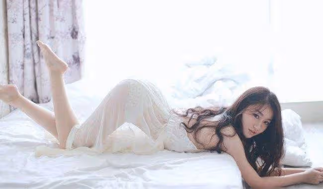 「所以你是饞我身子?」看過他的身體之後,夜裡我春心蕩漾