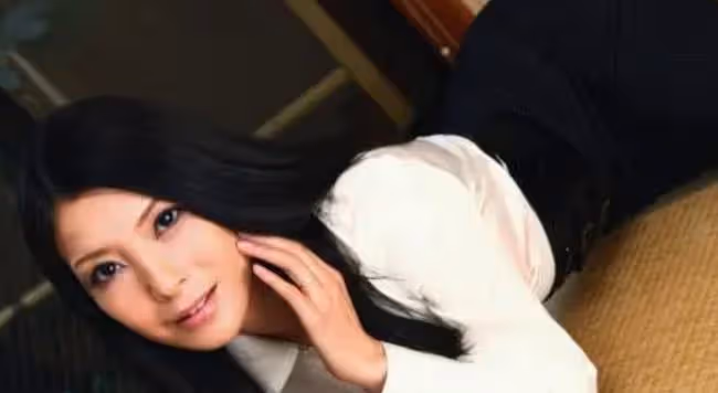 夜裡,我親吻女友,情到深處時,她嘴裡喊著別的男人名字