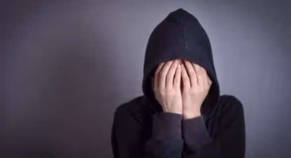 夜裡,我親吻女友,情到深處時,她嘴裡喊著別的男人名字