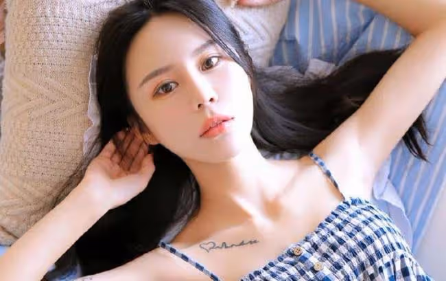 加班回來女友不在家,剛要睡覺,收到她閨蜜奇怪的求救電話