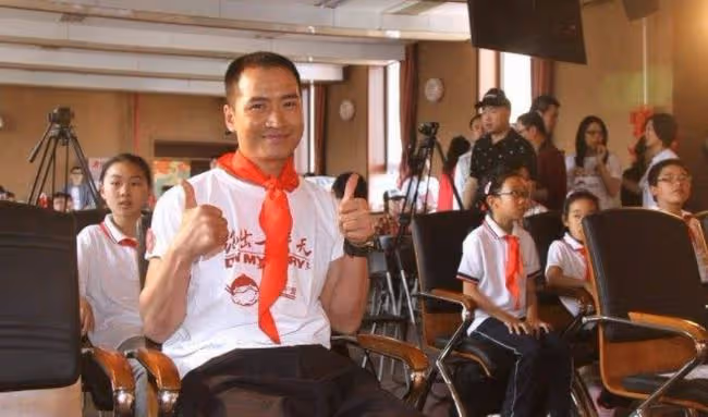46歲的何晟銘，走到今天該怪誰呢？成於於正敗於自己
