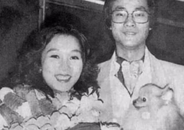 鄭少秋的偏心:大女兒失聯,二女兒扔給前妻,專寵現任妻子女兒