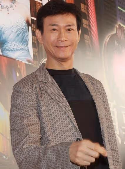 鄭少秋的偏心:大女兒失聯,二女兒扔給前妻,專寵現任妻子女兒