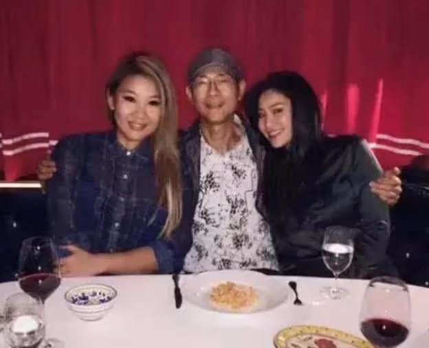 鄭少秋的偏心:大女兒失聯,二女兒扔給前妻,專寵現任妻子女兒