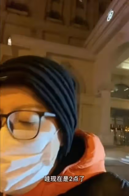 女主持西寧突遇地震,睡一半被搖醒直呼恐怖,凌晨兩點在外裹棉被