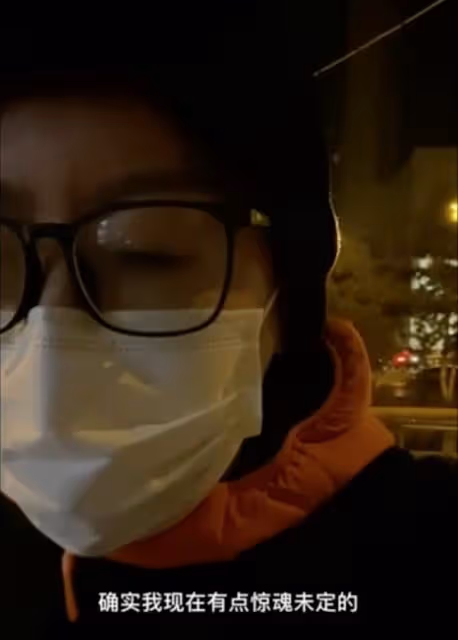 女主持西寧突遇地震，睡一半被搖醒直呼恐怖，凌晨兩點在外裹棉被